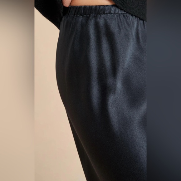 La Ligne Satin Colby Pant, Black, M
Never worn, Perfect for the holidays! - Picture 3 of 5